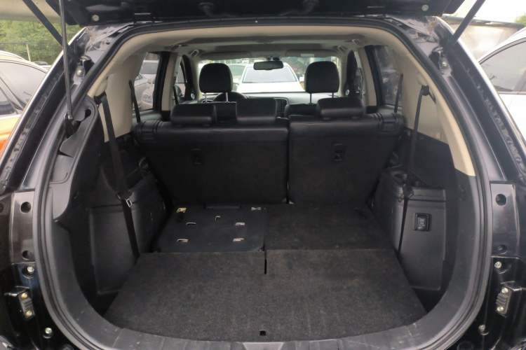 Used Mitsubishi Outlander 2020 2.4L 4x4 Zhi Xiang Edition 7-Seater Trunk