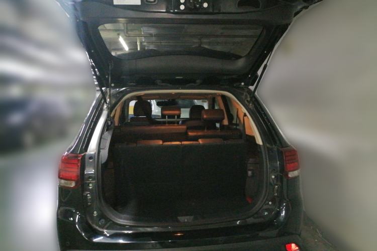 Used Mitsubishi Outlander 2020 2.4L 4x4 Zhi Xiang Edition 7-Seater Trunk