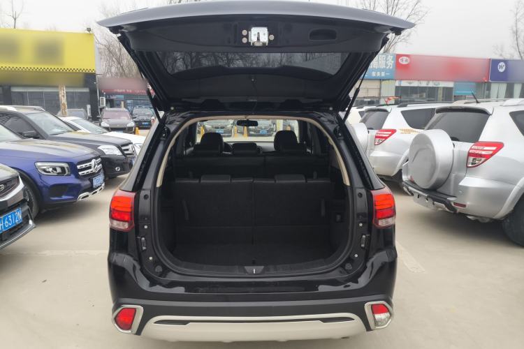 Used Mitsubishi Outlander 2020 2.0L Two-Wheel Drive Comfort Edition 7-Seater Trunk