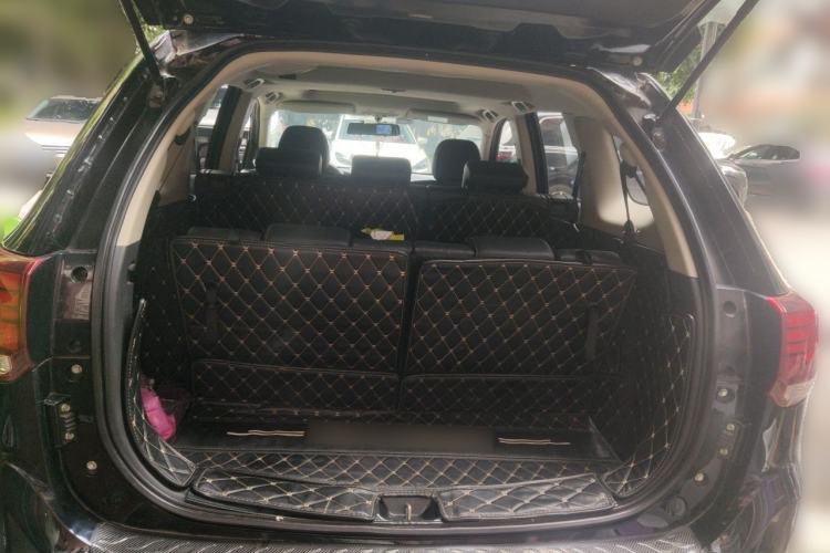 Used Mitsubishi Outlander 2020 2.0L Two-Wheel Drive Comfort Edition 7-Seater Trunk