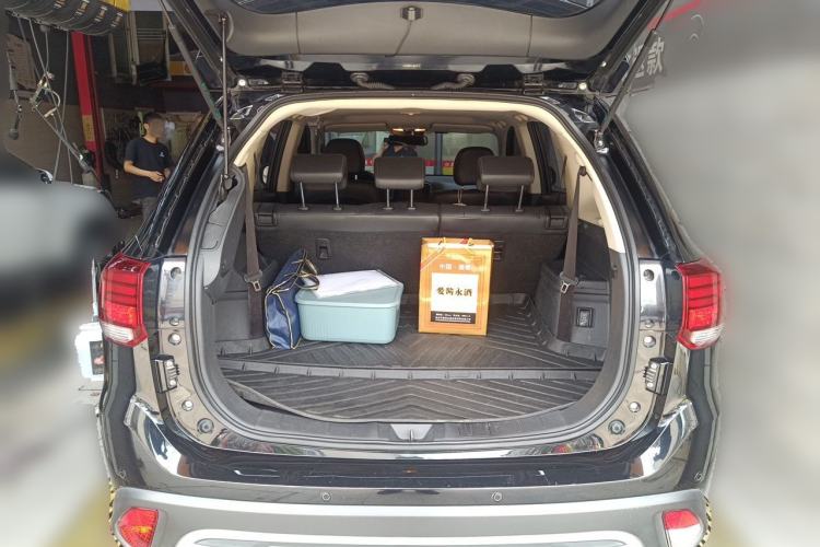 Used Mitsubishi Outlander 2020 2.4L 4x4 Zhi Xiang Edition 7-Seater Trunk