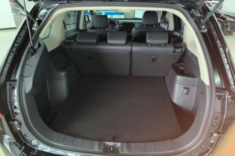 Used Mitsubishi Outlander 2020 2.4L 4x4 Zhi Xiang Edition 5 Seats Trunk