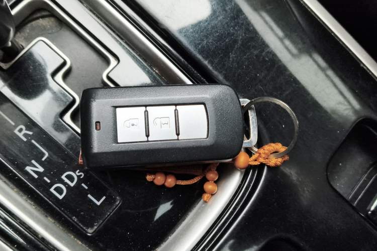 Used Mitsubishi Outlander 2020 2.0L Two-Wheel Drive Enjoyment Version 5 Seats Vehicle Key