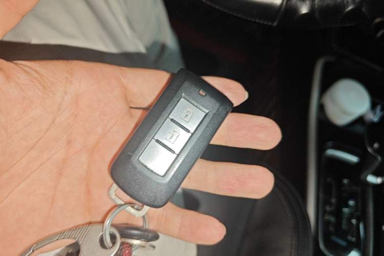 Used Mitsubishi Outlander 2020 2.0L Two-Wheel Drive Enjoyment Version 5 Seats Vehicle Key