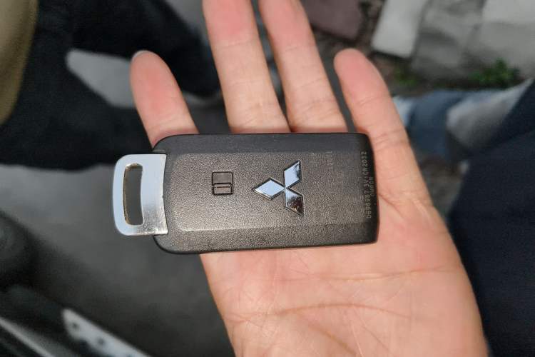 Used Mitsubishi Outlander 2020 2.4L 4x4 Zhi Xiang Edition 7-Seater Vehicle Key