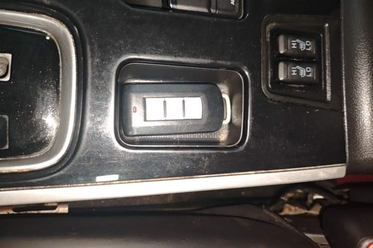 Used Mitsubishi Outlander 2020 2.0L Two-Wheel Drive Enjoyment Version 5 Seats Vehicle Key