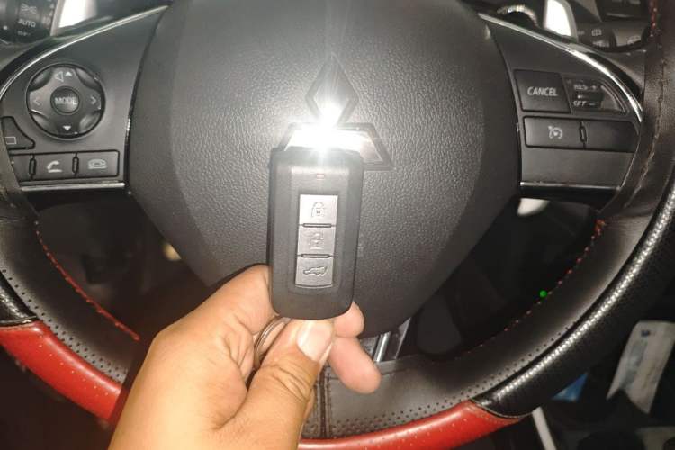 Used Mitsubishi Outlander 2020 2.4L 4x4 Zhi Xiang Edition 7-Seater Vehicle Key