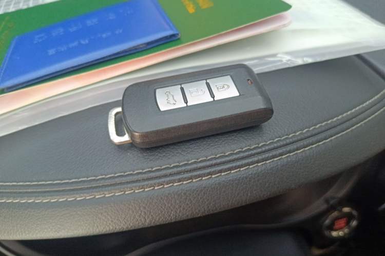 Used Mitsubishi Outlander 2020 2.4L 4x4 Zhi Xiang Edition 7-Seater Vehicle Key