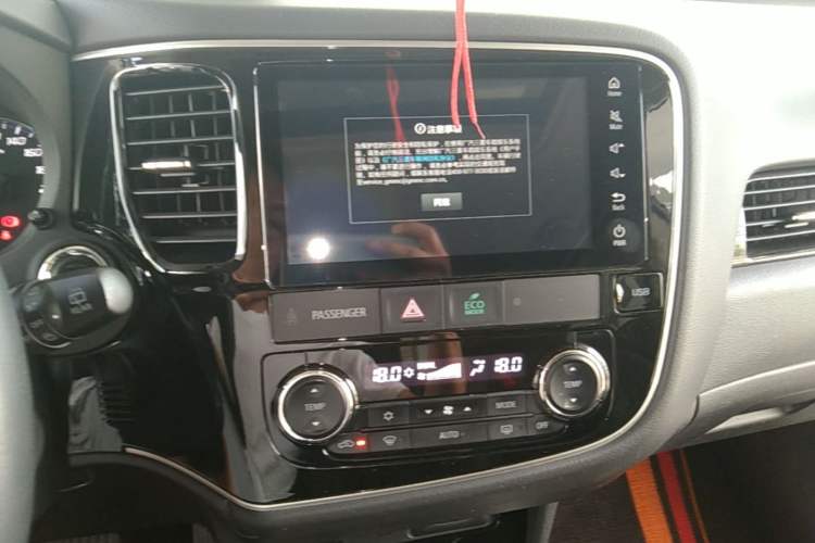 Used Mitsubishi Outlander 2020 2.0L Two-Wheel Drive Comfort Edition 7-Seater Audio And AC Panel