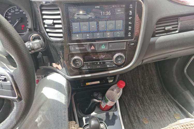 Used Mitsubishi Outlander 2020 2.0L Two-Wheel Drive Enjoyment Version 5 Seats Audio And AC Panel