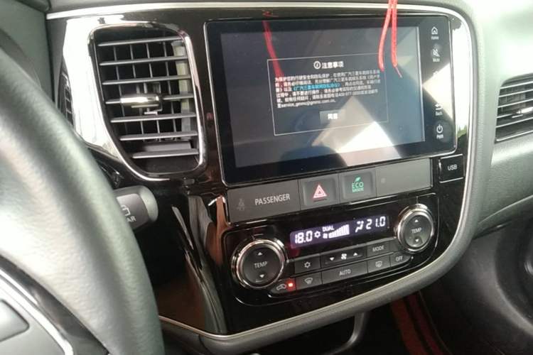 Used Mitsubishi Outlander 2020 2.0L Two-Wheel Drive Comfort Edition 7-Seater Audio And AC Panel