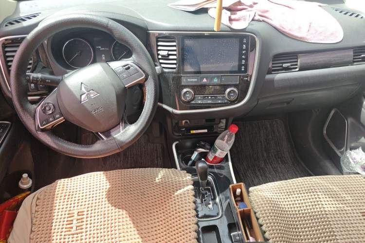 Used Mitsubishi Outlander 2020 2.0L Two-Wheel Drive Enjoyment Version 5 Seats Center Console