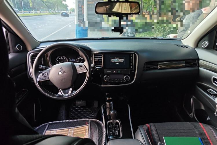 Used Mitsubishi Outlander 2020 2.0L Two-Wheel Drive Enjoyment Version 5 Seats Center Console