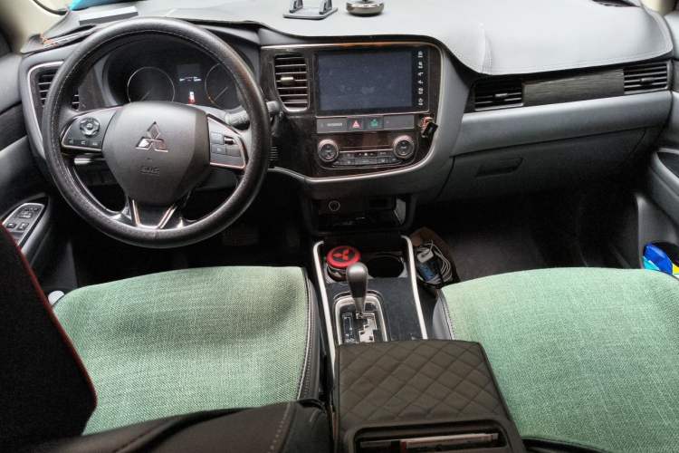 Used Mitsubishi Outlander 2020 2.0L Two-Wheel Drive Enjoyment Version 5 Seats Center Console