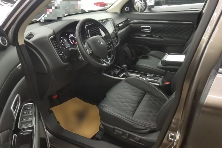 Used Mitsubishi Outlander 2020 2.4L 4x4 Zhi Xiang Edition 5 Seats Driver Seat