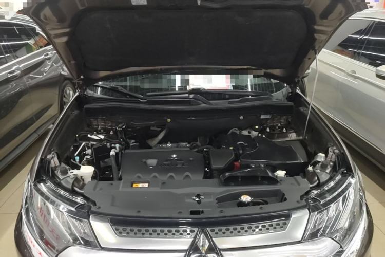 Used Mitsubishi Outlander 2020 2.4L 4x4 Zhi Xiang Edition 5 Seats Engine Bay