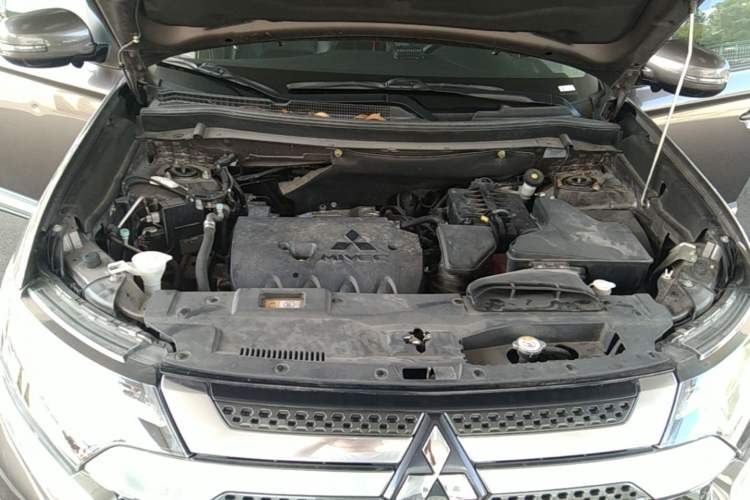 Used Mitsubishi Outlander 2020 2.0L Two-Wheel Drive Comfort Edition 7-Seater Engine Bay