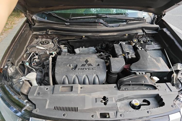 Used Mitsubishi Outlander 2020 2.0L Two-Wheel Drive Enjoyment Version 5 Seats Engine Bay