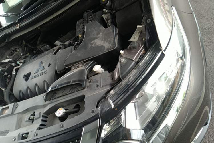 Used Mitsubishi Outlander 2020 2.0L Two-Wheel Drive Comfort Edition 7-Seater Engine Bay Left