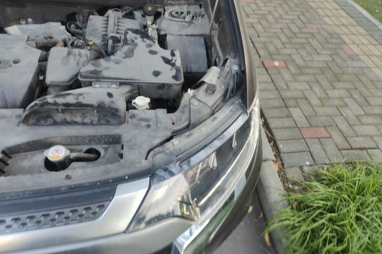 Used Mitsubishi Outlander 2020 2.4L 4x4 Zhi Xiang Edition 5 Seats Engine Bay Left