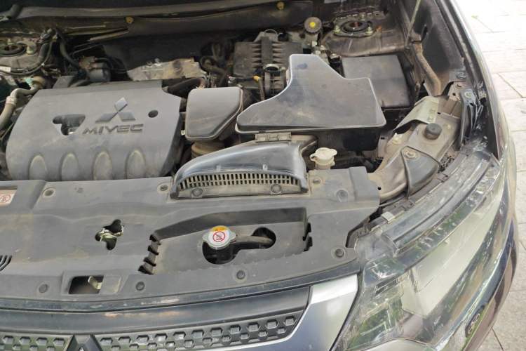 Used Mitsubishi Outlander 2020 2.0L Two-Wheel Drive Comfort Edition 7-Seater Engine Bay Left