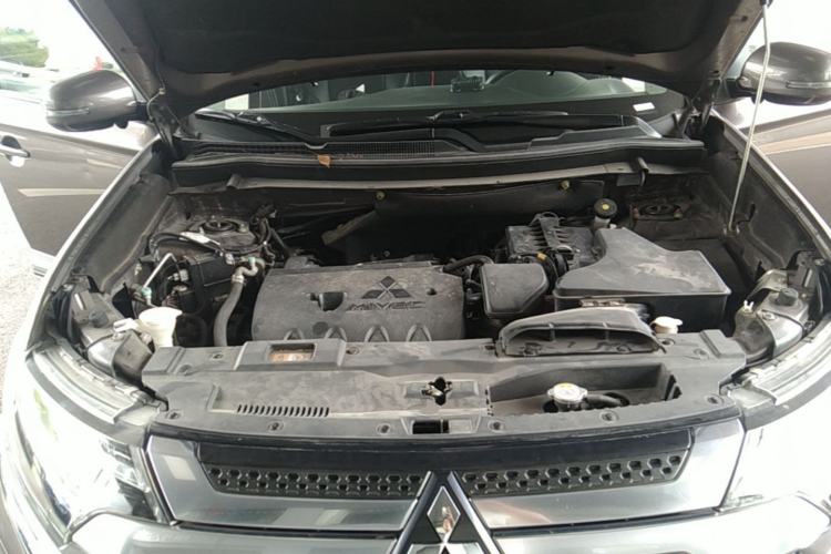 Used Mitsubishi Outlander 2020 2.0L Two-Wheel Drive Comfort Edition 7-Seater Engine Bay
