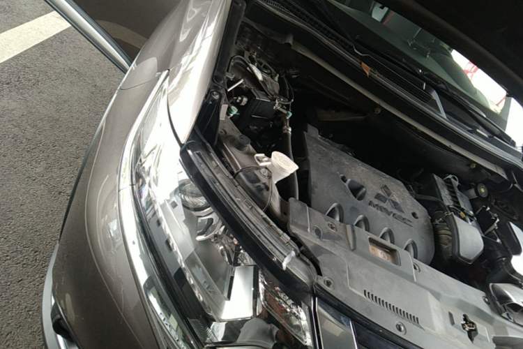 Used Mitsubishi Outlander 2020 2.0L Two-Wheel Drive Comfort Edition 7-Seater Engine Bay Right