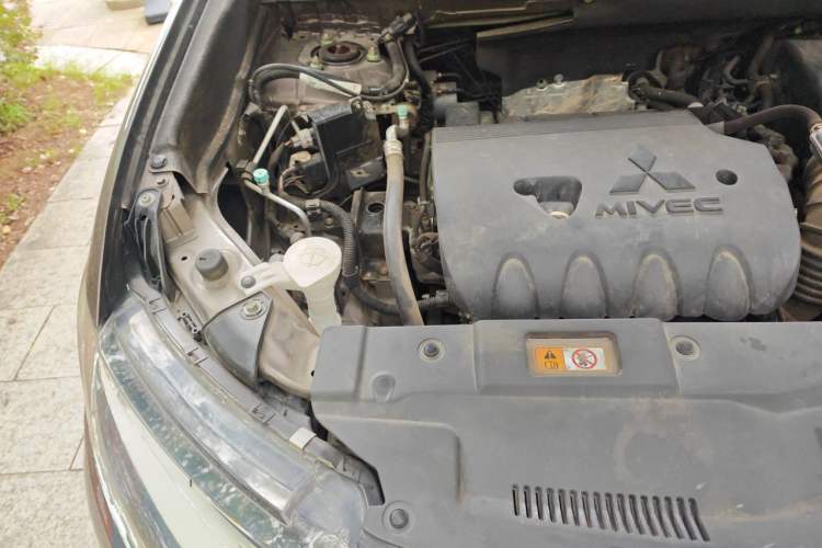 Used Mitsubishi Outlander 2020 2.0L Two-Wheel Drive Comfort Edition 7-Seater Engine Bay Right