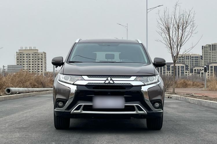 Used Mitsubishi Outlander 2020 2.0L Two-Wheel Drive Enjoyment Version 5 Seats Exterior 1