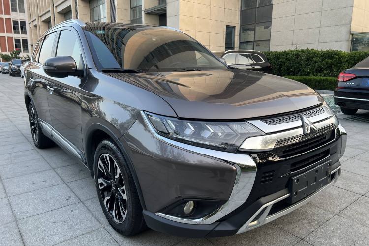 Used Mitsubishi Outlander 2020 2.4L 4x4 Zhi Xiang Edition 5 Seats Exterior 2