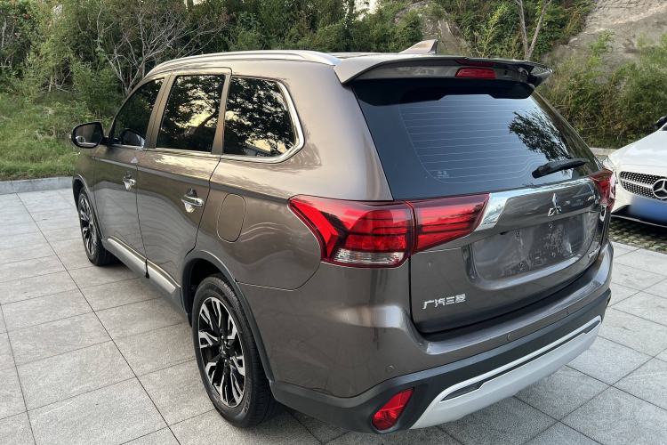 Used Mitsubishi Outlander 2020 2.4L 4x4 Zhi Xiang Edition 5 Seats Exterior 3
