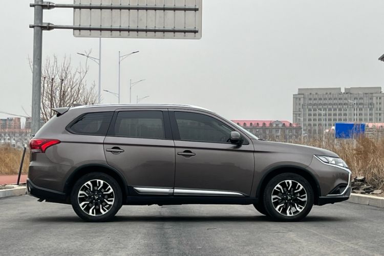 Used Mitsubishi Outlander 2020 2.0L Two-Wheel Drive Enjoyment Version 5 Seats Exterior 3