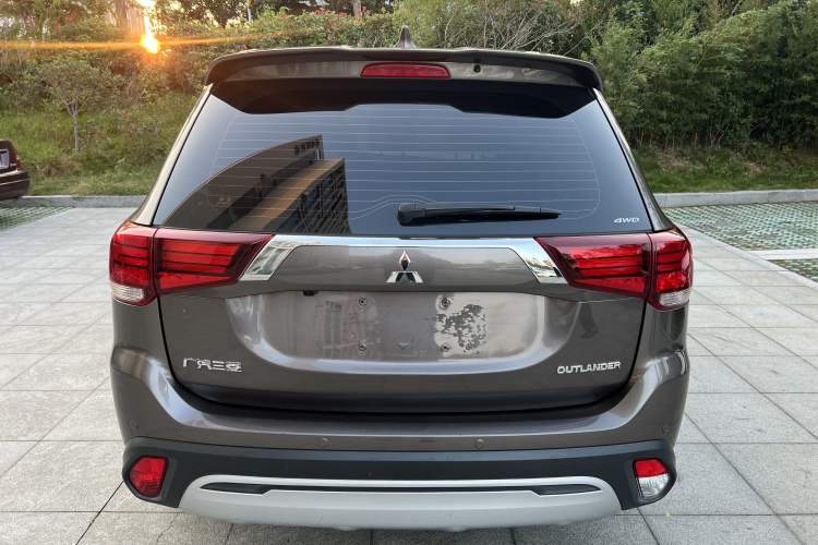 Used Mitsubishi Outlander 2020 2.4L 4x4 Zhi Xiang Edition 5 Seats Exterior 4