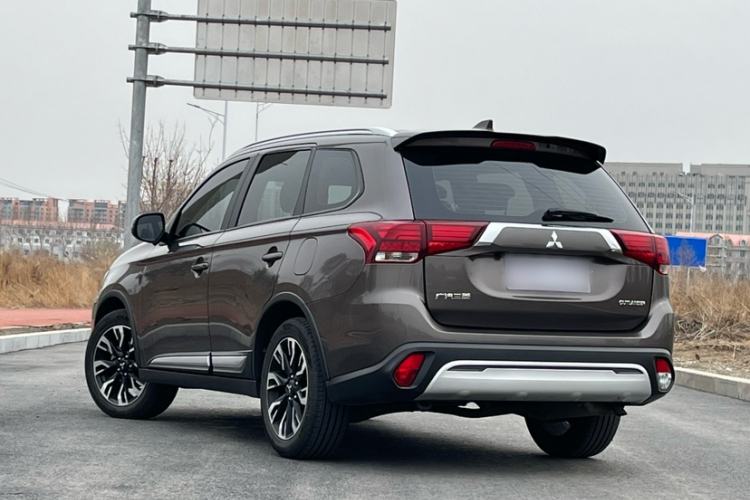 Used Mitsubishi Outlander 2020 2.0L Two-Wheel Drive Enjoyment Version 5 Seats Exterior 5