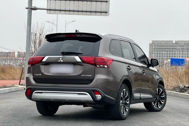 Used Mitsubishi Outlander 2020 2.0L Two-Wheel Drive Enjoyment Version 5 Seats Exterior 7