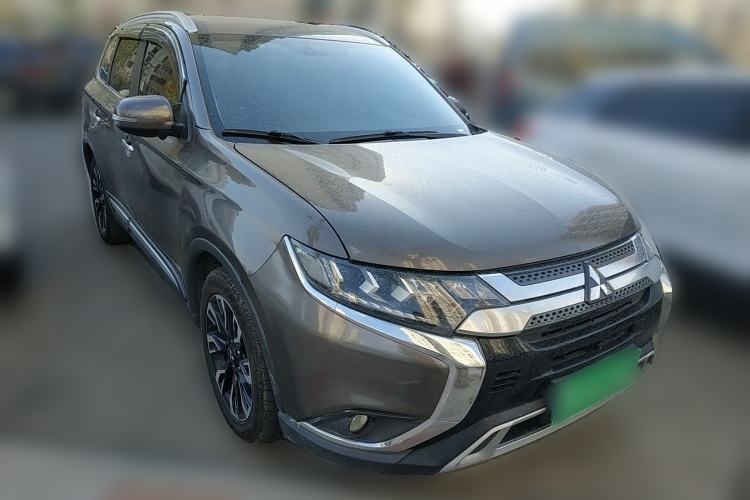 Used Mitsubishi Outlander 2020 2.4L 4x4 Zhi Xiang Edition 5 Seats Front Right 45 Deg