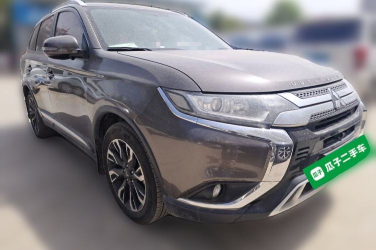Used Mitsubishi Outlander 2020 2.0L Two-Wheel Drive Enjoyment Version 5 Seats Front Right 45 Deg