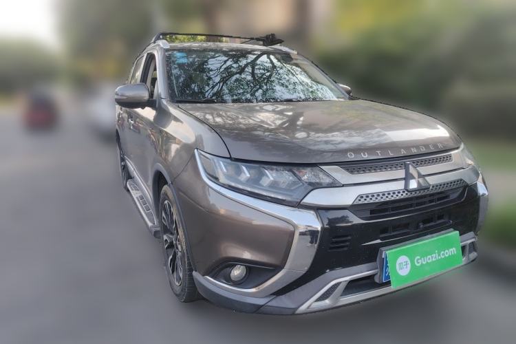 Used Mitsubishi Outlander 2020 2.4L 4x4 Zhi Xiang Edition 5 Seats Front Right 45 Deg