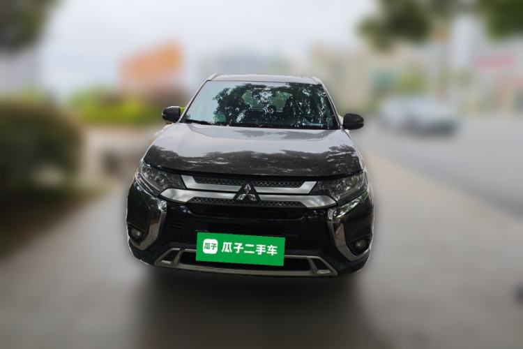 Used Mitsubishi Outlander 2020 2.0L Two-Wheel Drive Comfort Edition 7-Seater Front