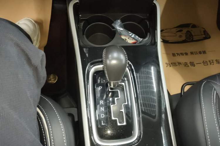 Used Mitsubishi Outlander 2020 2.4L 4x4 Zhi Xiang Edition 5 Seats Gear Lever