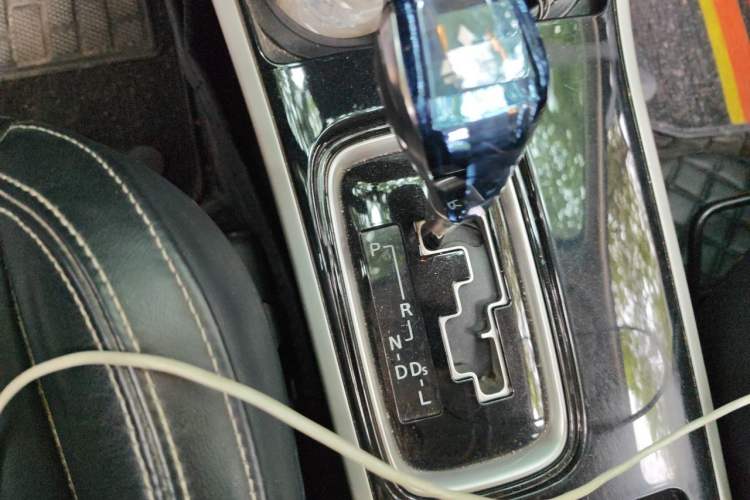 Used Mitsubishi Outlander 2020 2.0L Two-Wheel Drive Comfort Edition 7-Seater Gear Lever
