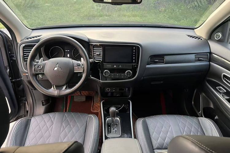 Used Mitsubishi Outlander 2020 2.4L 4x4 Zhi Xiang Edition 5 Seats Interior 1