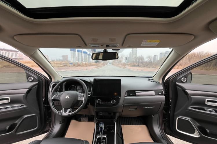 Used Mitsubishi Outlander 2020 2.0L Two-Wheel Drive Enjoyment Version 5 Seats Interior 2