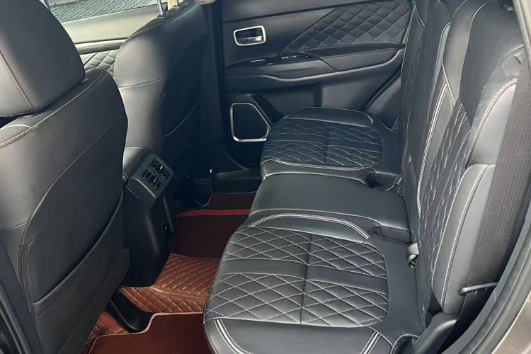 Used Mitsubishi Outlander 2020 2.4L 4x4 Zhi Xiang Edition 5 Seats Interior 3