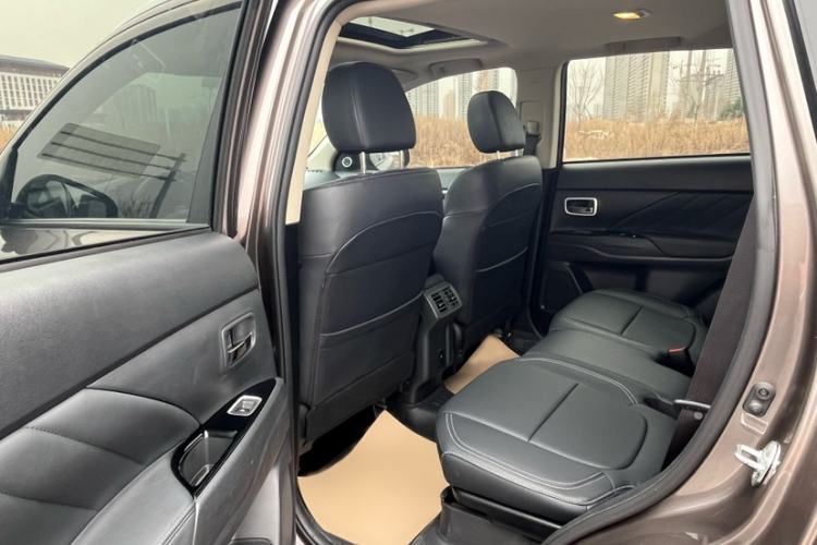 Used Mitsubishi Outlander 2020 2.0L Two-Wheel Drive Enjoyment Version 5 Seats Interior 4