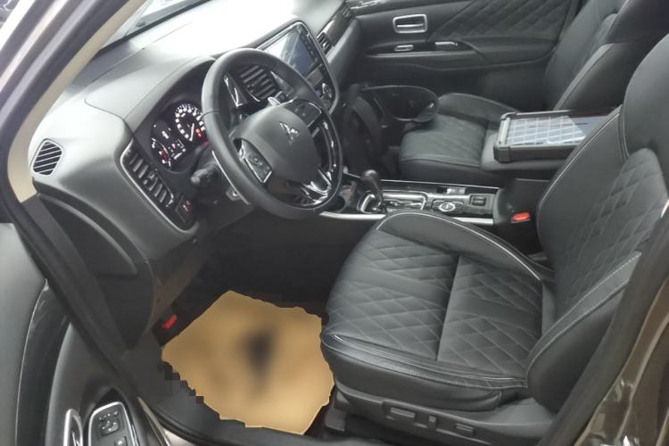 Used Mitsubishi Outlander 2020 2.4L 4x4 Zhi Xiang Edition 5 Seats Left Front Seat