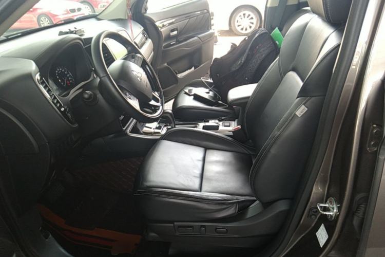 Used Mitsubishi Outlander 2020 2.0L Two-Wheel Drive Comfort Edition 7-Seater Left Front Seat