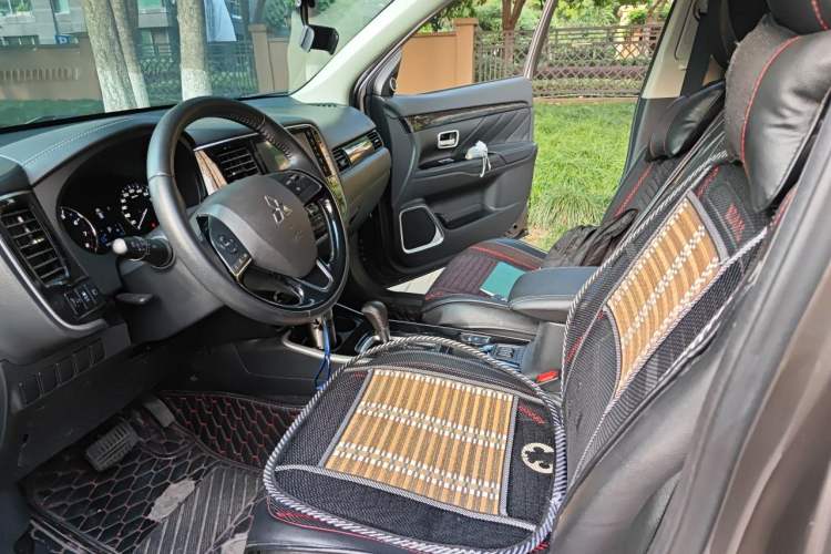 Used Mitsubishi Outlander 2020 2.0L Two-Wheel Drive Enjoyment Version 5 Seats Left Front Seat