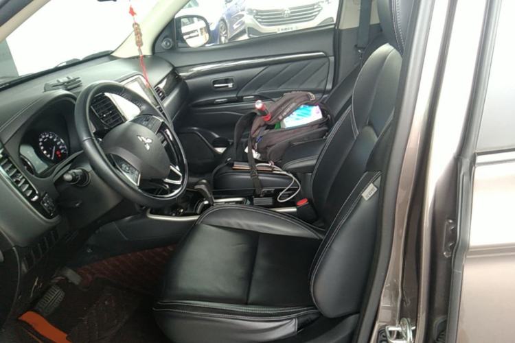 Used Mitsubishi Outlander 2020 2.0L Two-Wheel Drive Comfort Edition 7-Seater Left Front Seat