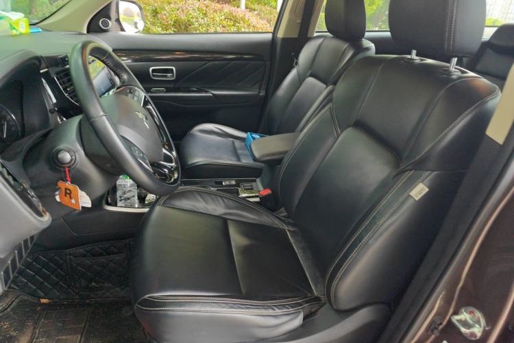 Used Mitsubishi Outlander 2020 2.0L Two-Wheel Drive Comfort Edition 7-Seater Left Front Seat